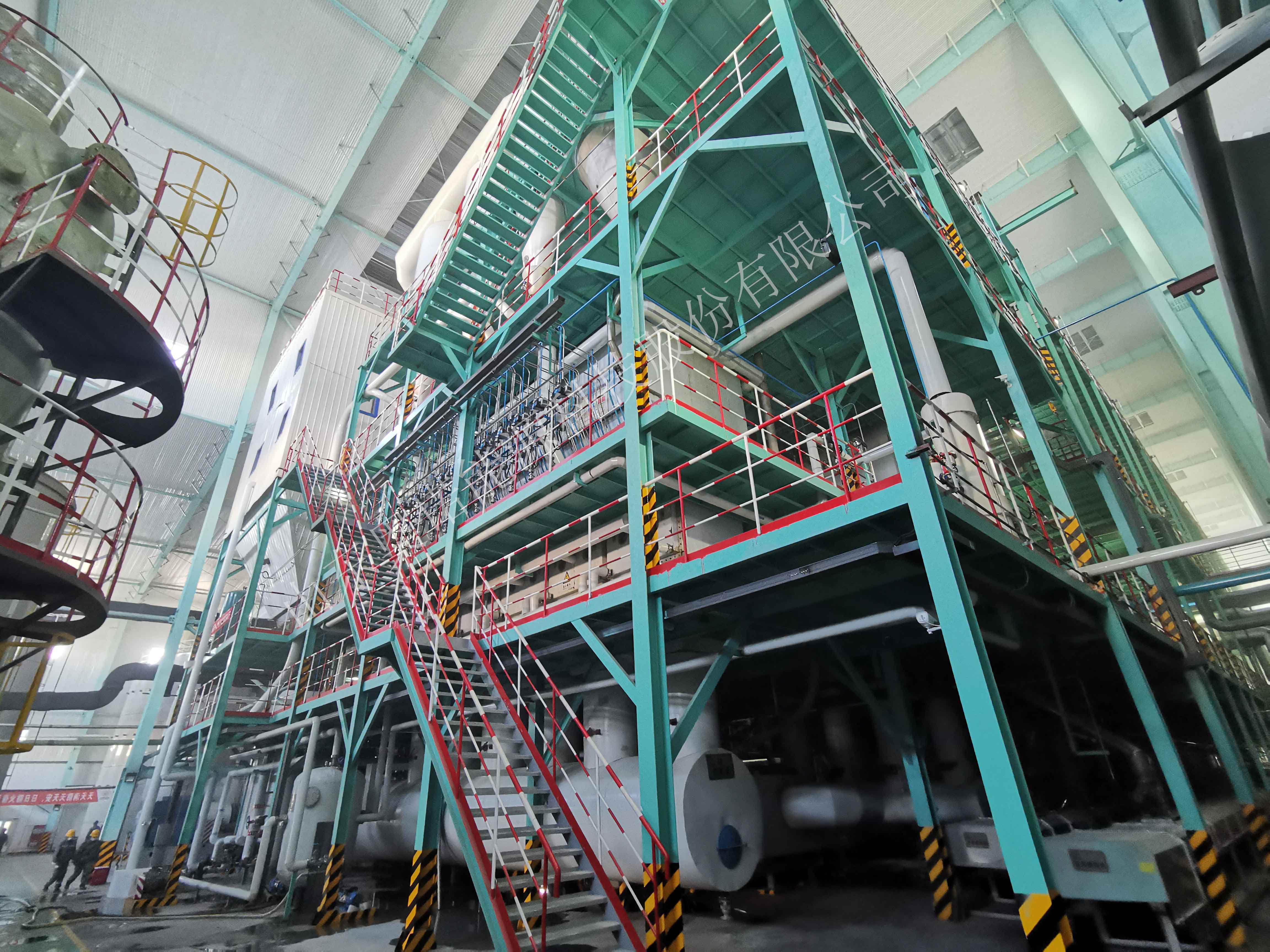 <h3>大型連續(xù)式流化床噴霧造粒干燥機(jī)</h3>